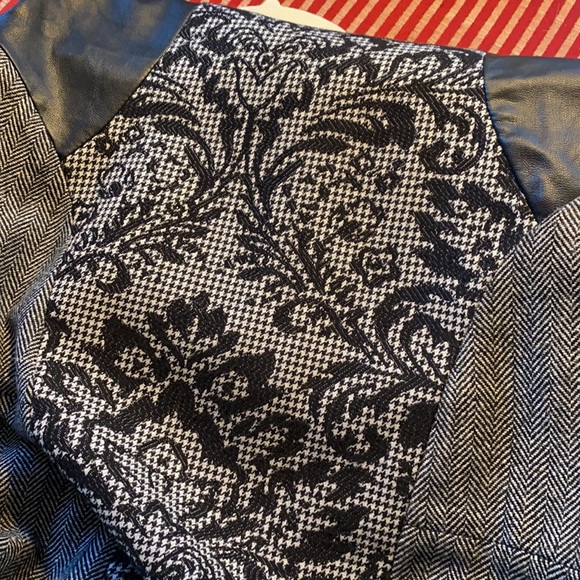 Wool and leather patterned dress - Picture 6 of 6